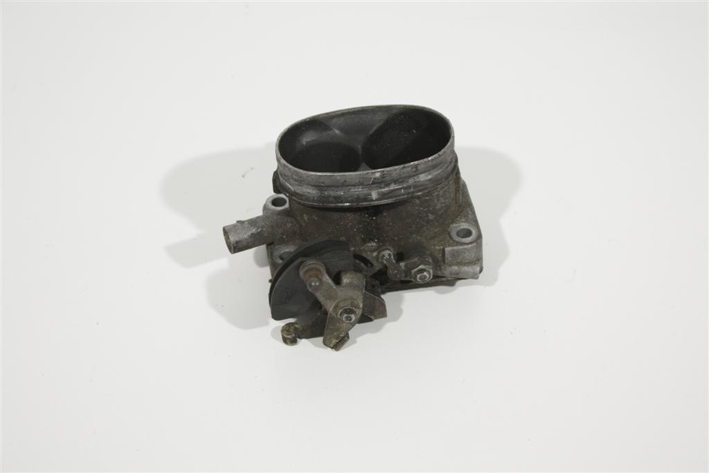 Audi/VW 80/90 Typ 81/100 Typ 44/Passat 32b 1.8l Drosselklappe 049133063AA 