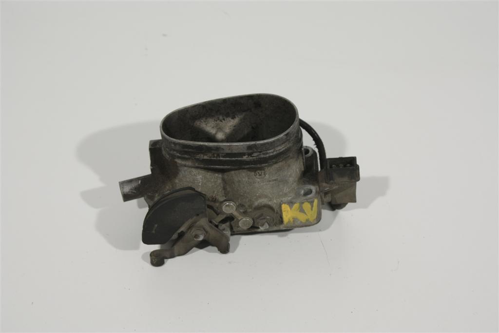 Audi/VW 90 Typ 81/85/Passat 32B 2.2l KV Drosselklappe 