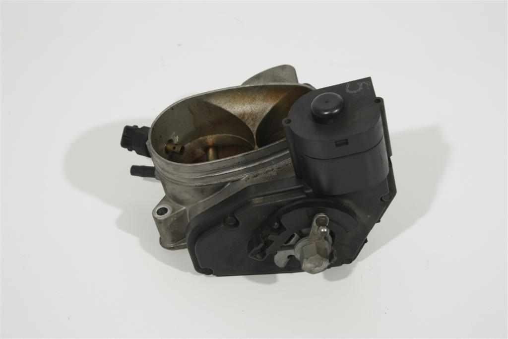 Audi A8 D2 3.7l AEW Drosselklappe Automatik 077133063AJ 077133063AJ 