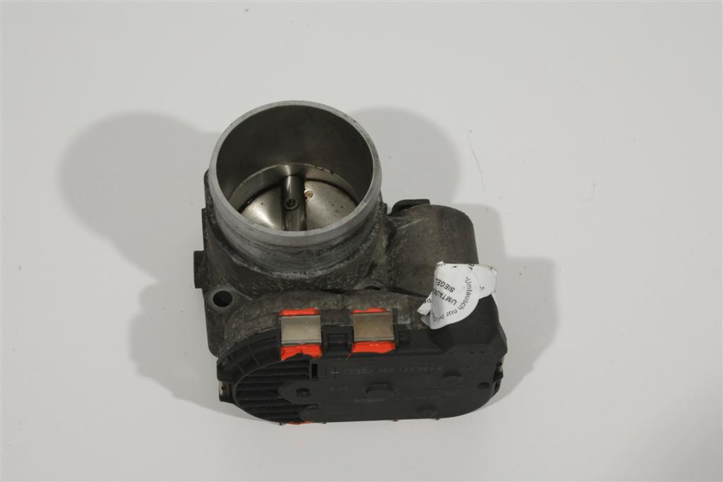 Audi A4 B5/A6 4B 1.8l Turbo APU/ANB/AWT/BFB Drosselklappe 06B133062B 