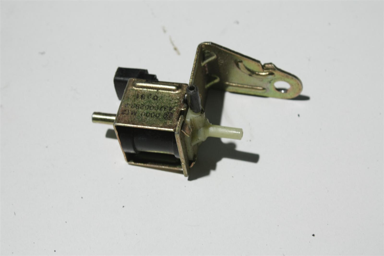 Audi 80/100/A3/A4/A6/A8 Magnetumschaltventil 437906283A 