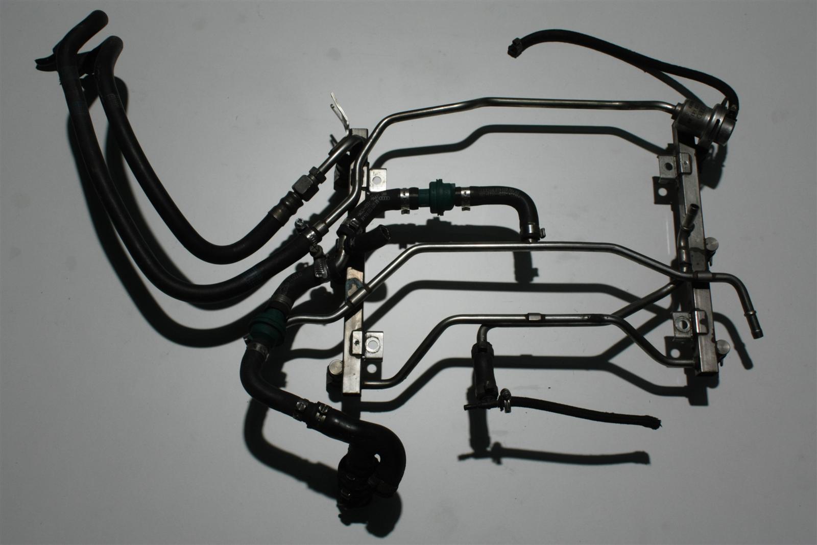 Audi S4 B5/A6 4B 2.7l Biturbo AGB Einspritzleiste + Benzindruckregler 078133681AK 