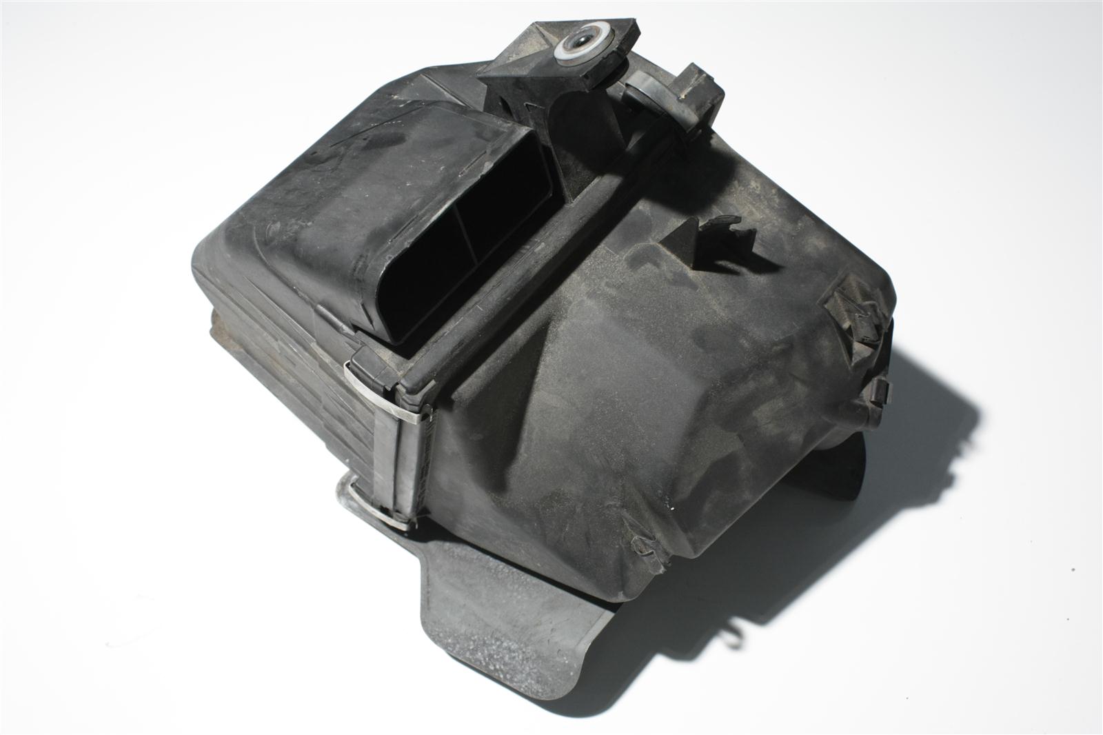 Audi/VW A4 B5/A6 4B/Passat 1.6-1.8l Luftfilter 06B133837B 058133837E 