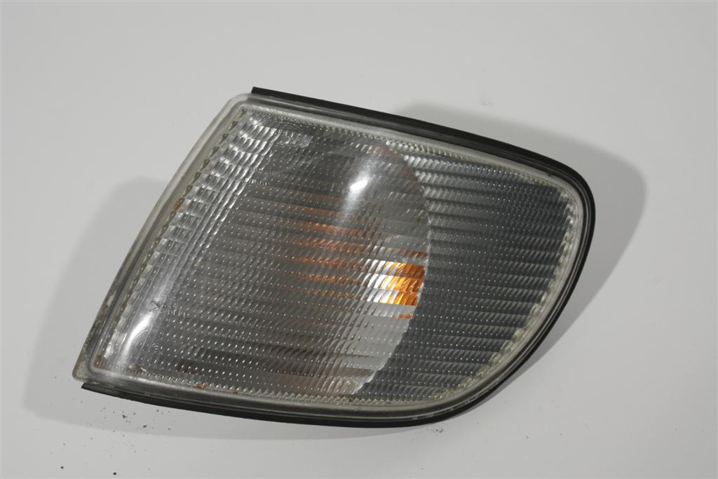 Audi A6 C4 Blinker vorne Links weiß 4A0953049D 