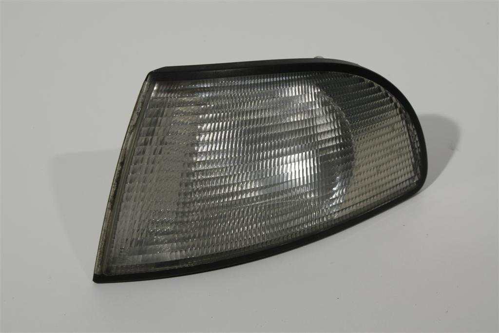 Audi A4 B5 Blinker Valeo vorne Links 8D0953049 