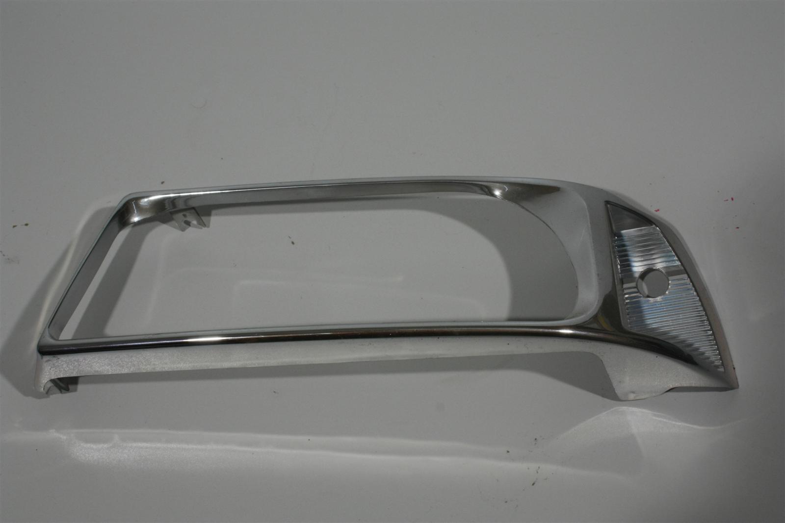 Audi Coupe/Cabrio Typ 89/B4 V6 Reflektorrahmen Scheinwerfer Rechts 