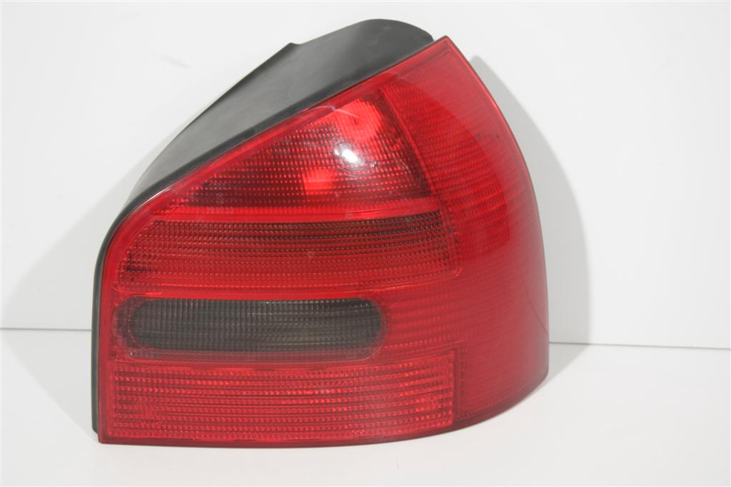 Audi A3 Blinker/Rücklicht hinten Rechts 8L0945112 8L0945096 