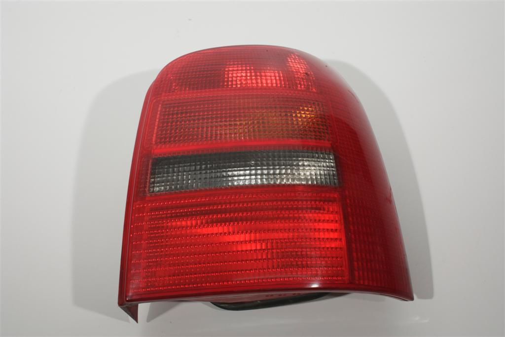 Audi A4/B5 Avant Blinker/Rücklicht hinten Rechts 8D9945112 8D9945096 