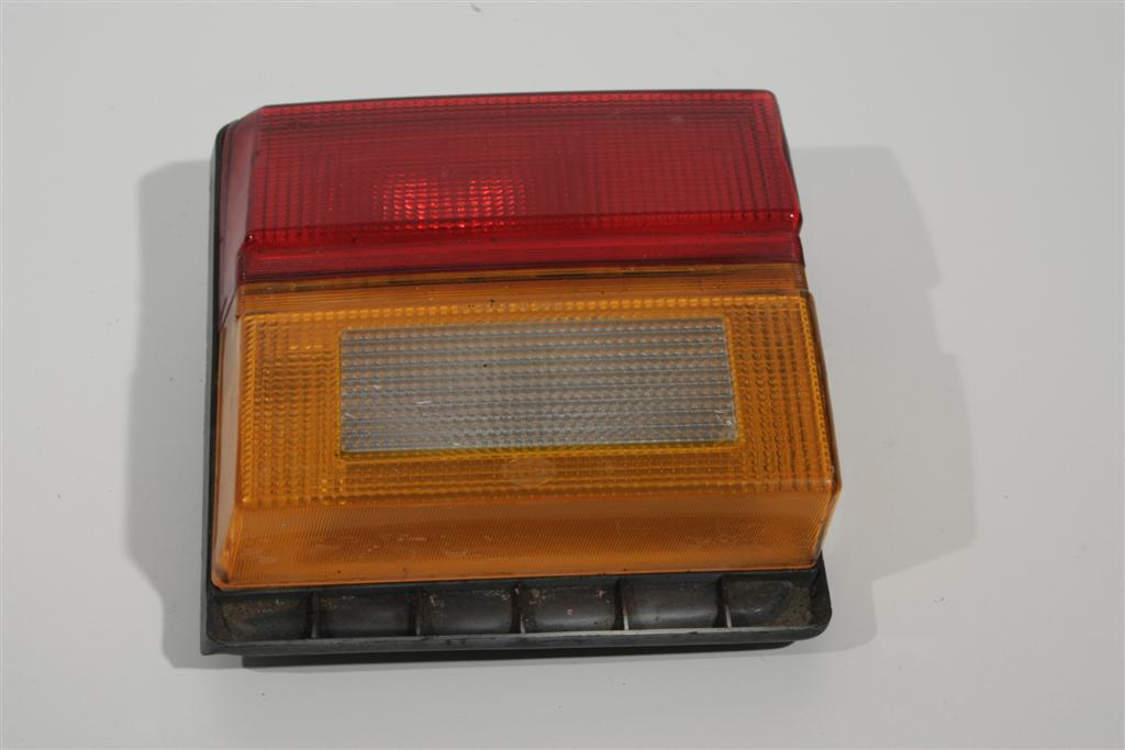 Audi 100 Typ 44 Limousine Rücklicht Heckklappe innen links 443945225A 