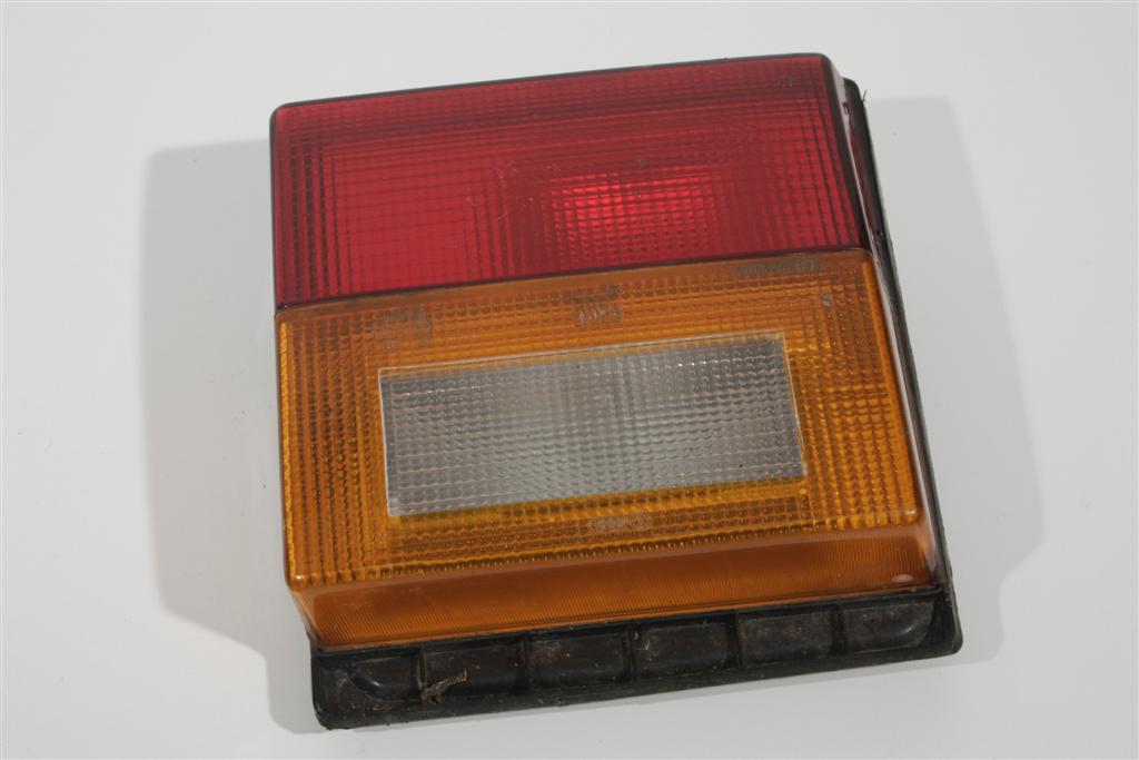 Audi 80 Typ81/85 Limousine Rücklicht Heckklappe innen rechts 811945094B 