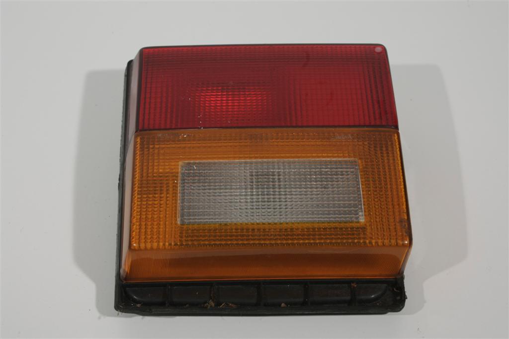 Audi 80 Typ81/85 Limousine Rücklicht Heckklappe innen links 811945093B 