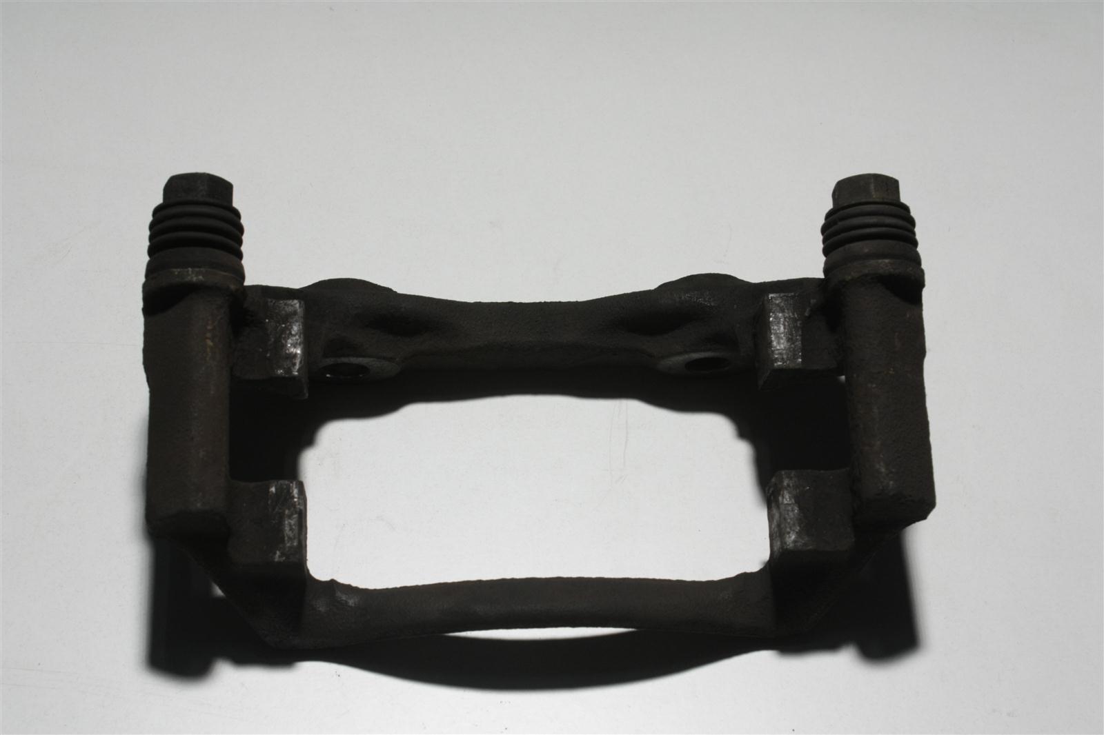 Audi 80 Typ 89/B4/100 Typ 44 Bremsträger + Führungsbolzen Girling 54 Vorne 443615125F 