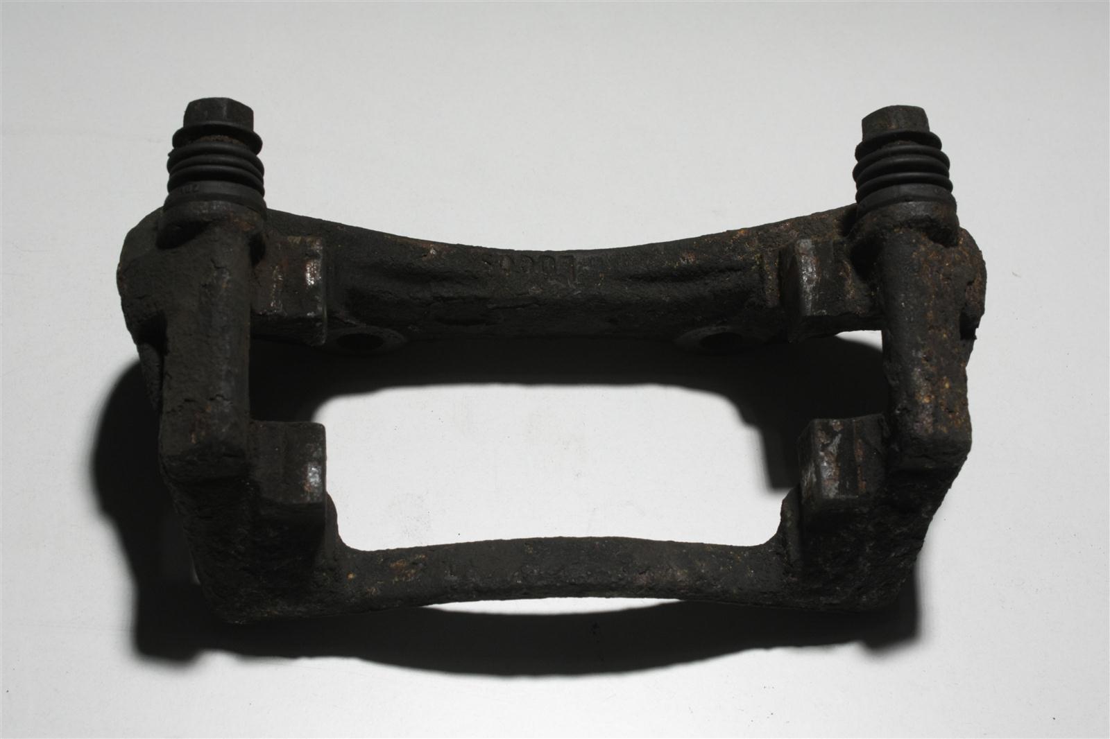 Audi 80 Typ 89/B4/100 Typ 44 Bremsträger + Führungsbolzen Lucas 54 Vorne 857615125A 