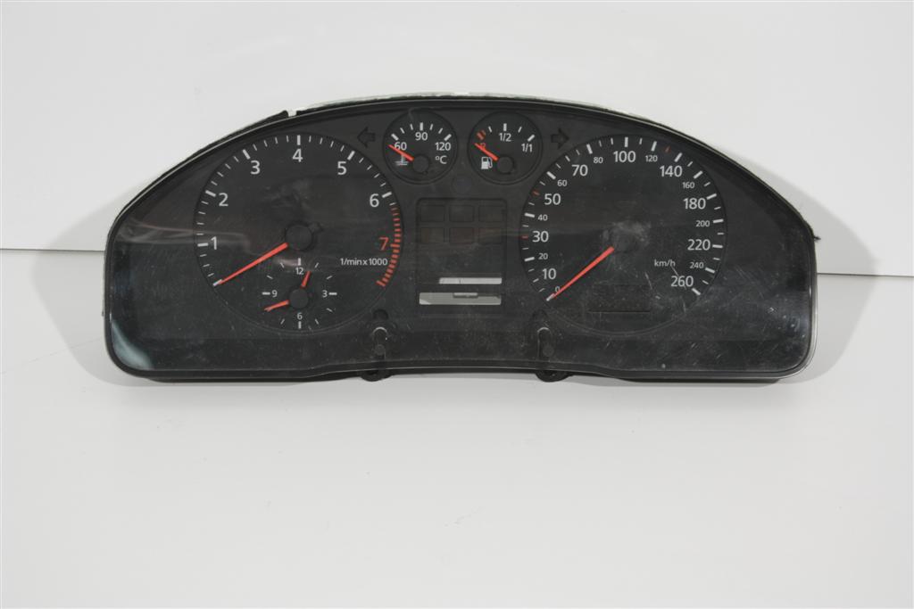 Audi A4 B5 Kombiinstrument ohne Zusatzinstrumente/ohne FIS 8D0919860G 