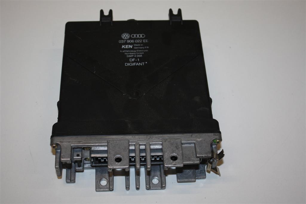 Audi 80 B4 2.0l 115PS ABK Motorsteuergerät 037906022EE 