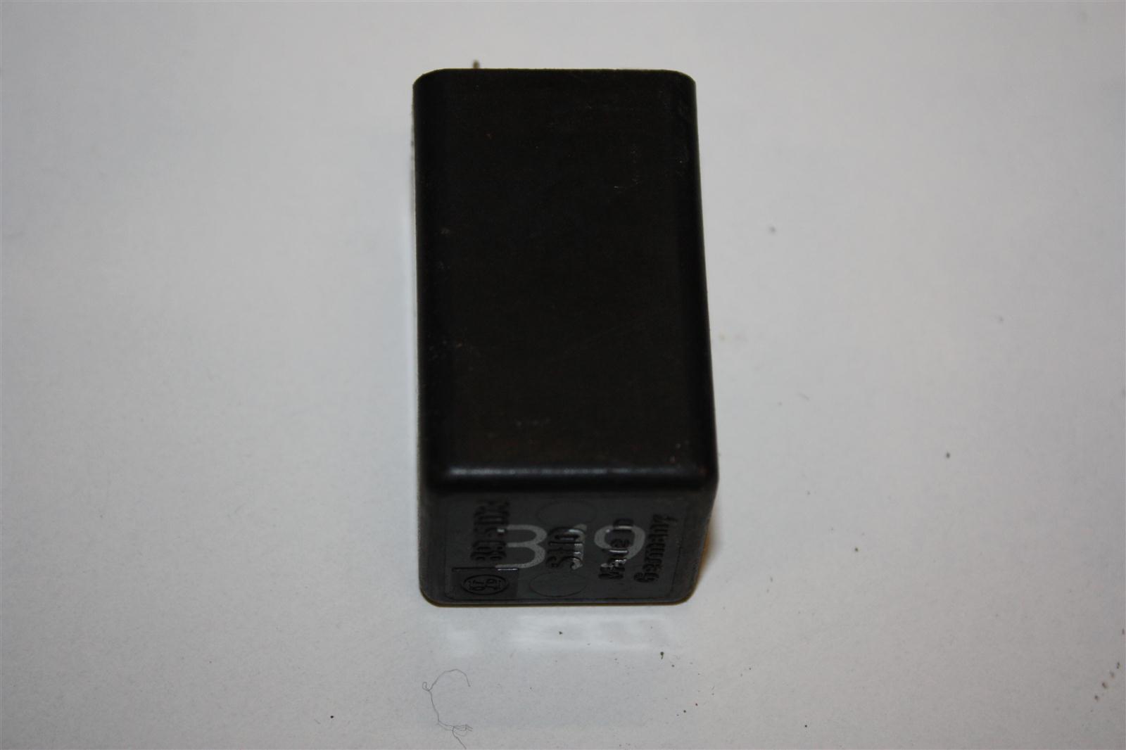 Audi/VW 100/200/V8 Relais 319 Intensivscheibenwaschanlage 447955532 