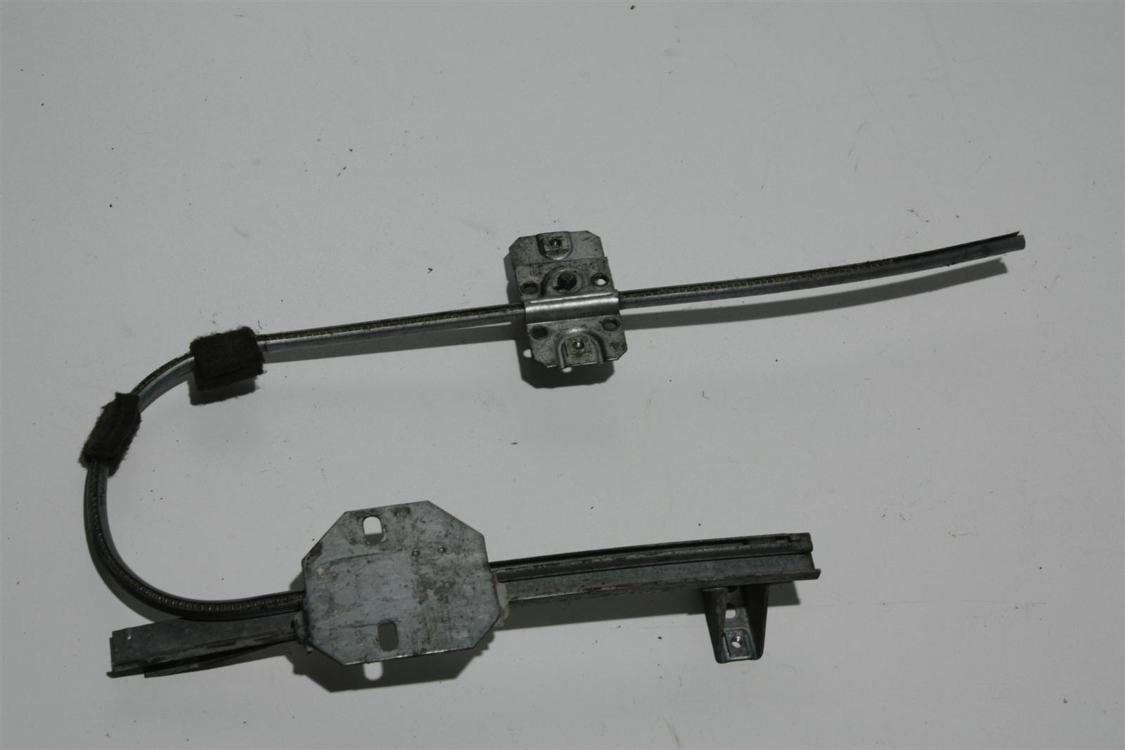 Audi 80/90 Typ 81/85 man. Fensterheber Hinten Rechts 813839400C 