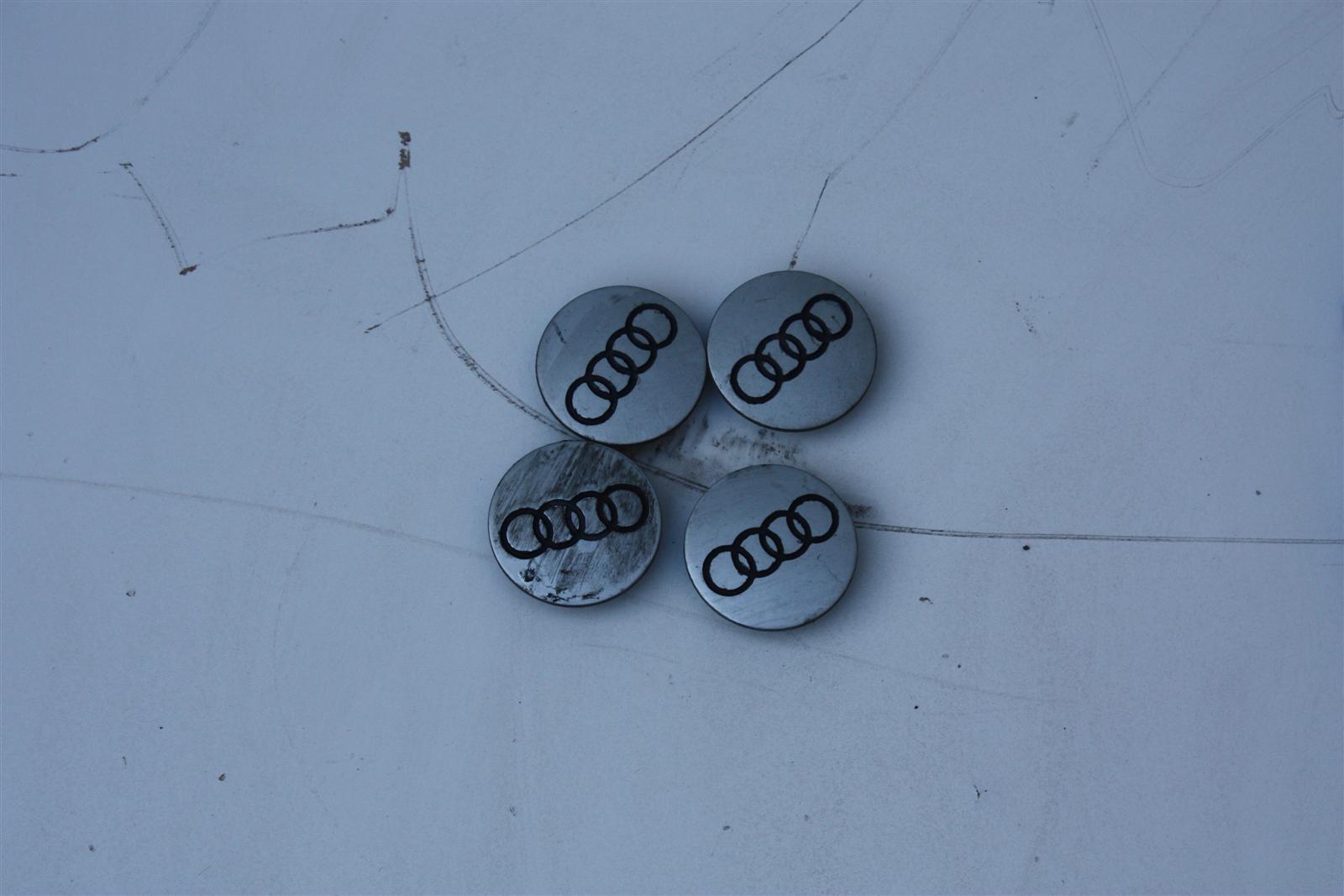 Audi S2 3B Nabenabdeckungen 16 Zoll 5-Stern Alufelge 893601170 