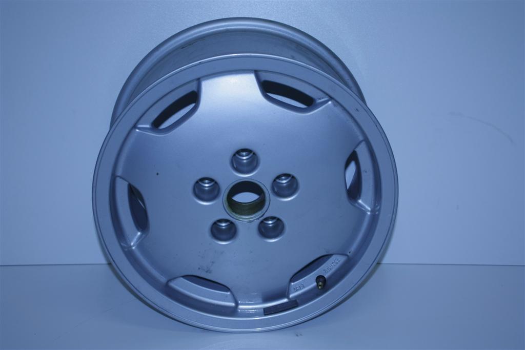 Audi V8 D11 Alufelge 15 Zoll Kanaldeckel 7,5Jx15 ET 35 LK 5x112 441601025H 