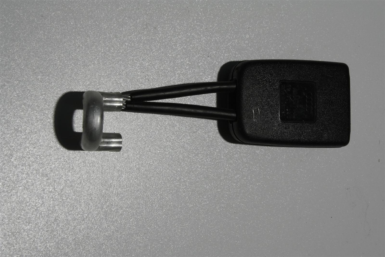 Audi 100/A6 C4 Gurtschloss Hinten 4A0857740 