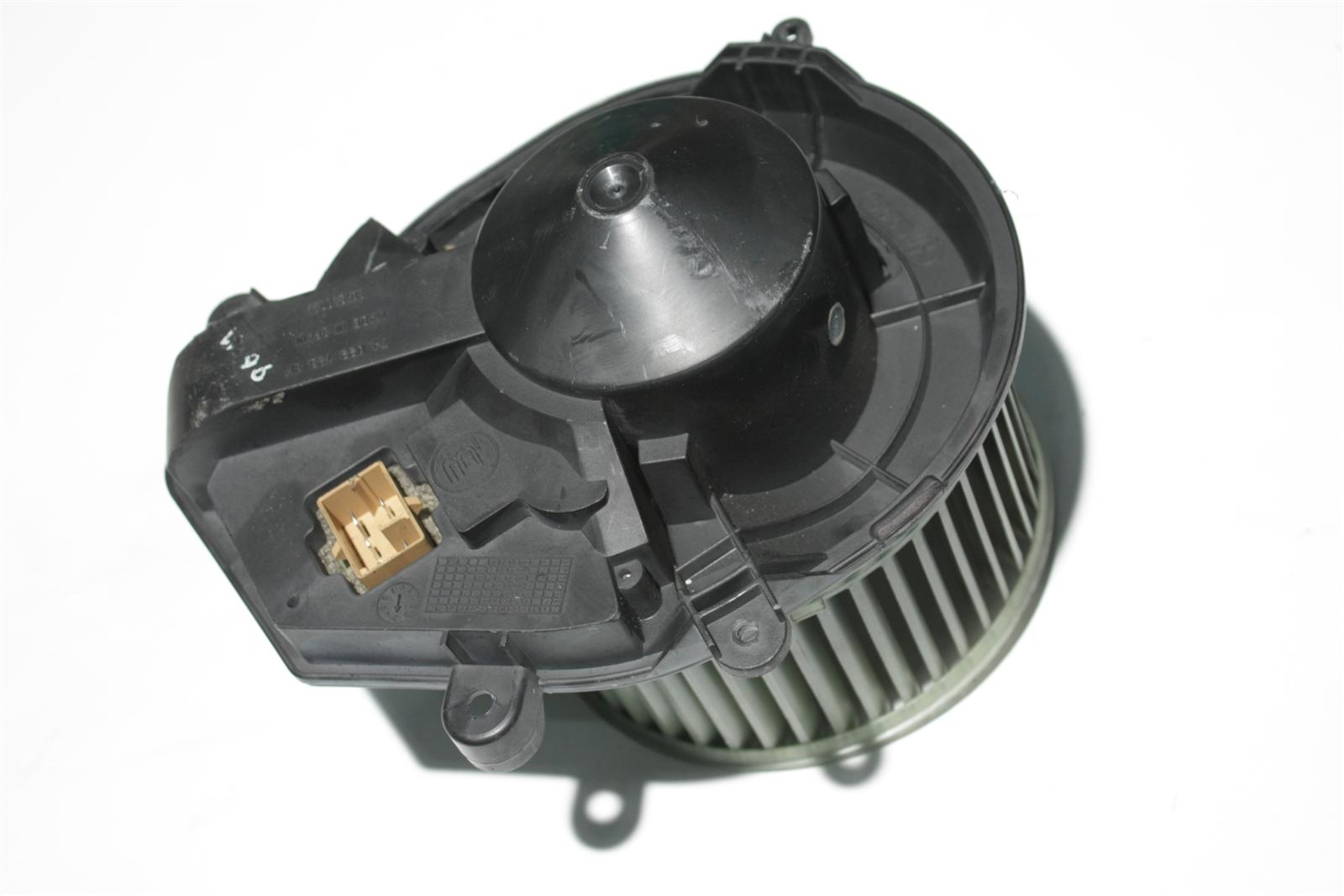Audi/VW A4/S4 B5/Passat Gebläse Klima 8D1820021 