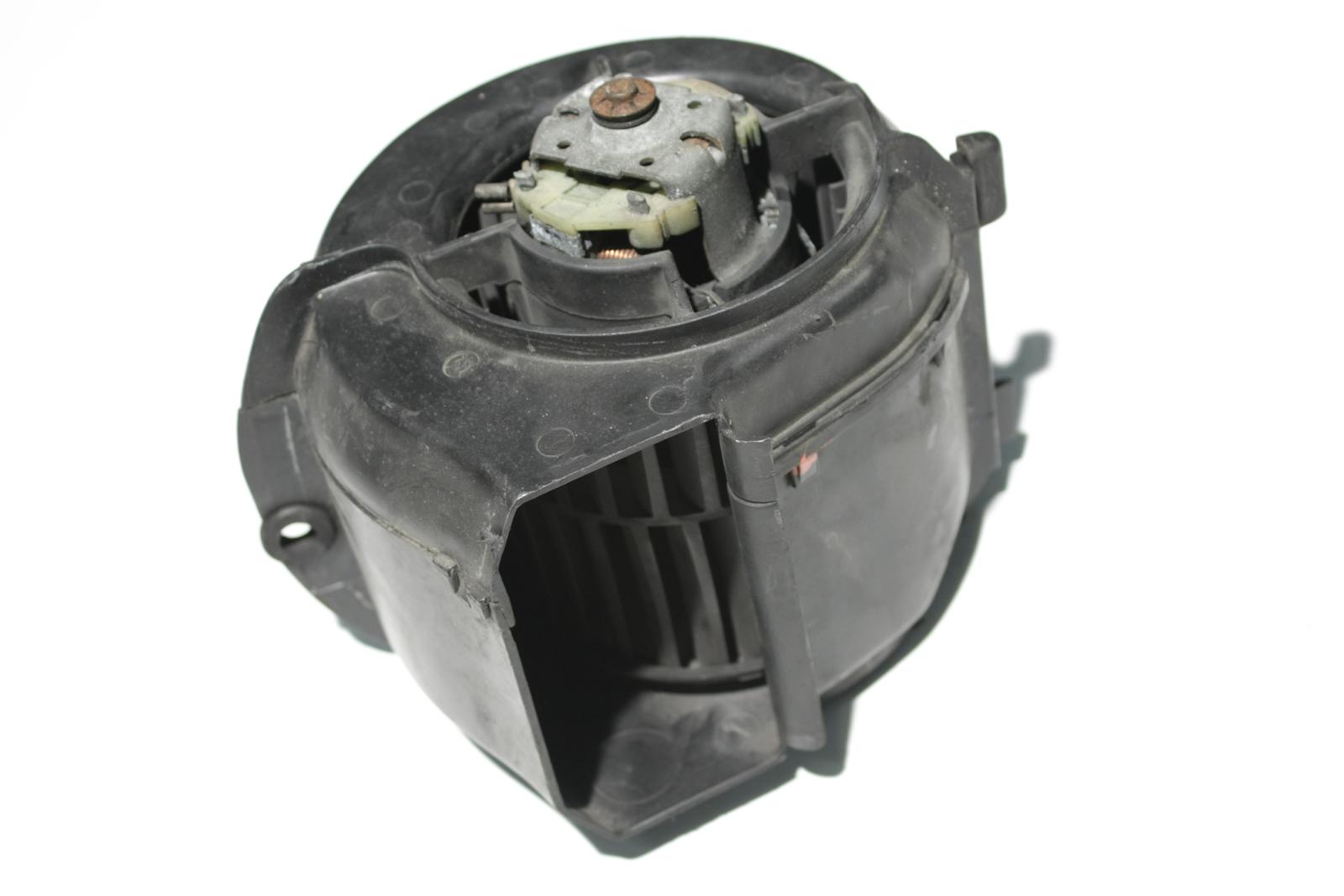 Audi/VW 80/90 Typ 81/85/Golf/Passat Gebläse Heizung 251819015 